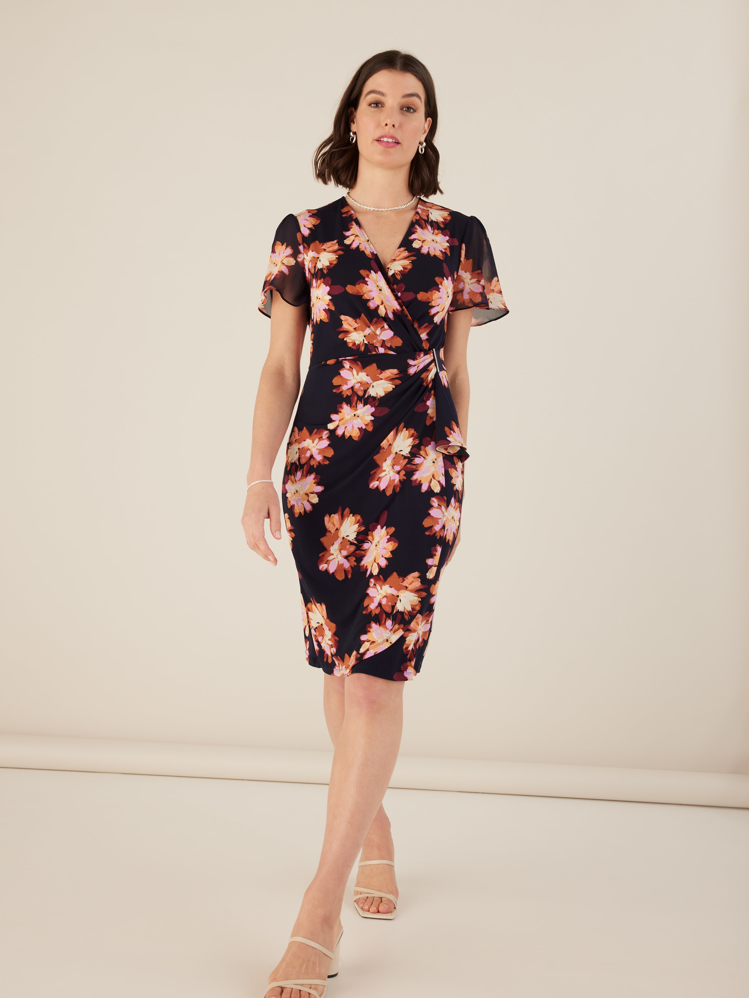 Jacqui sale e dresses