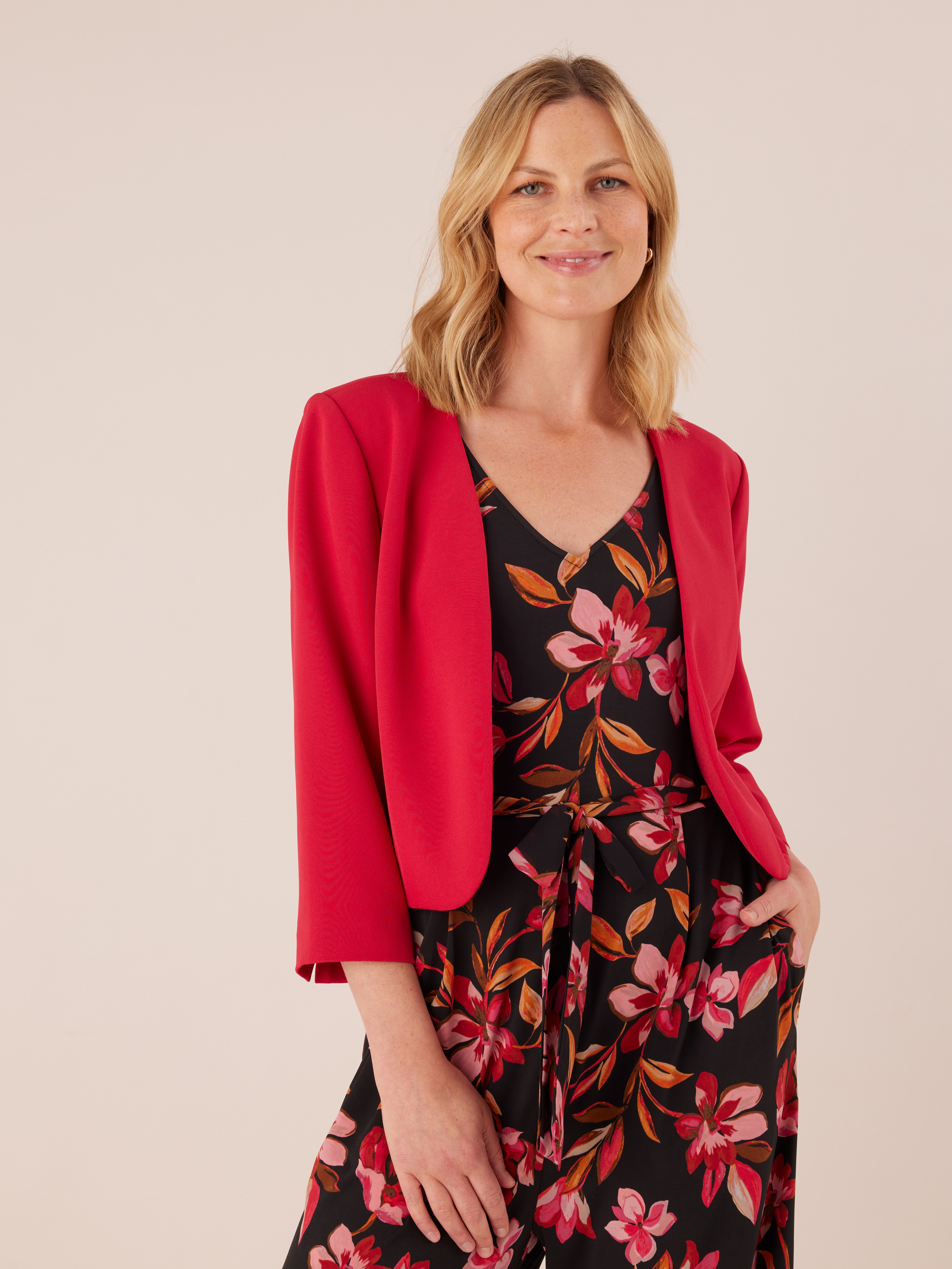 Curved Front Crop Jacket                                                                                                        