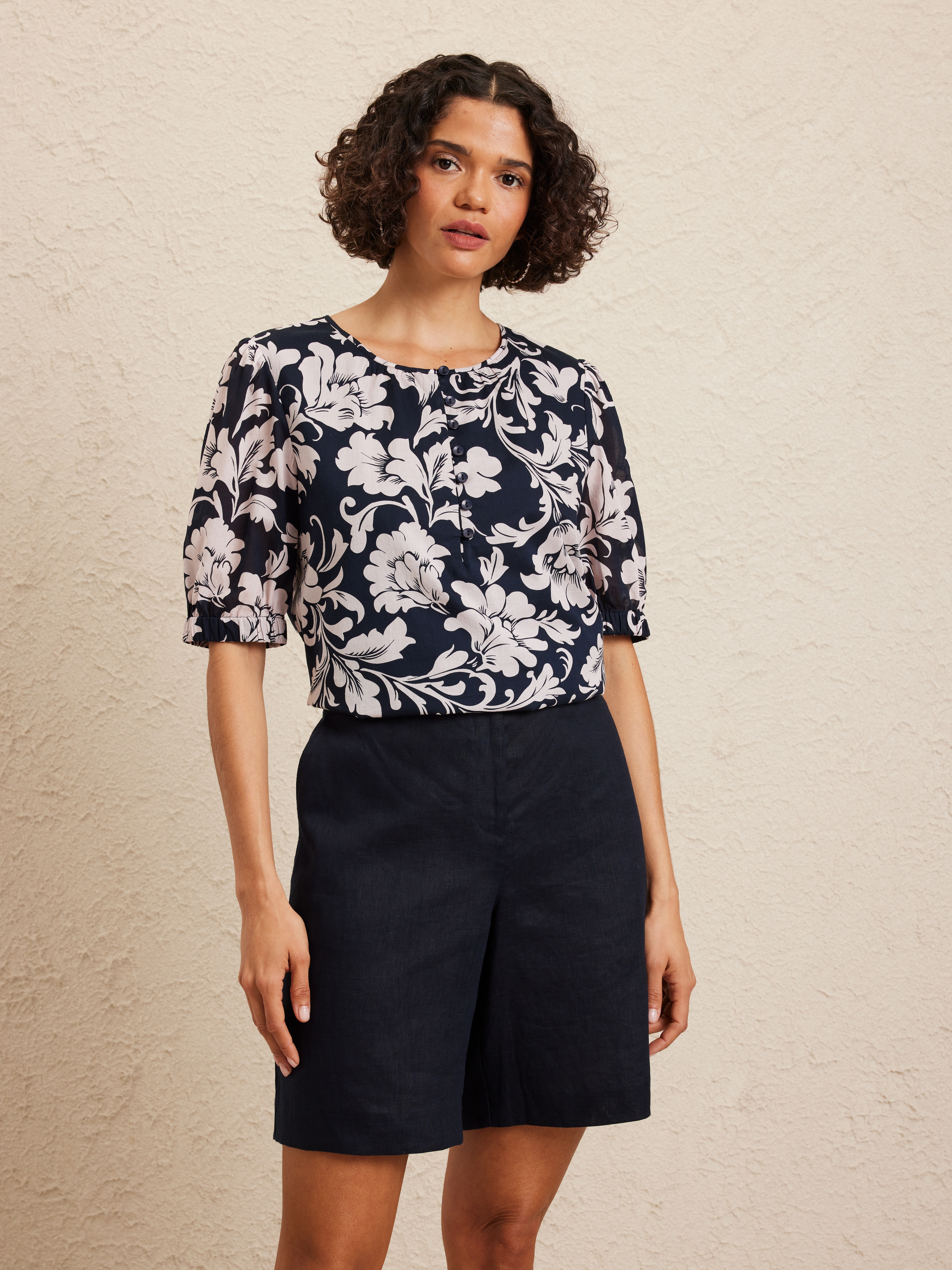 Knee Length Linen Short                                                                                                         