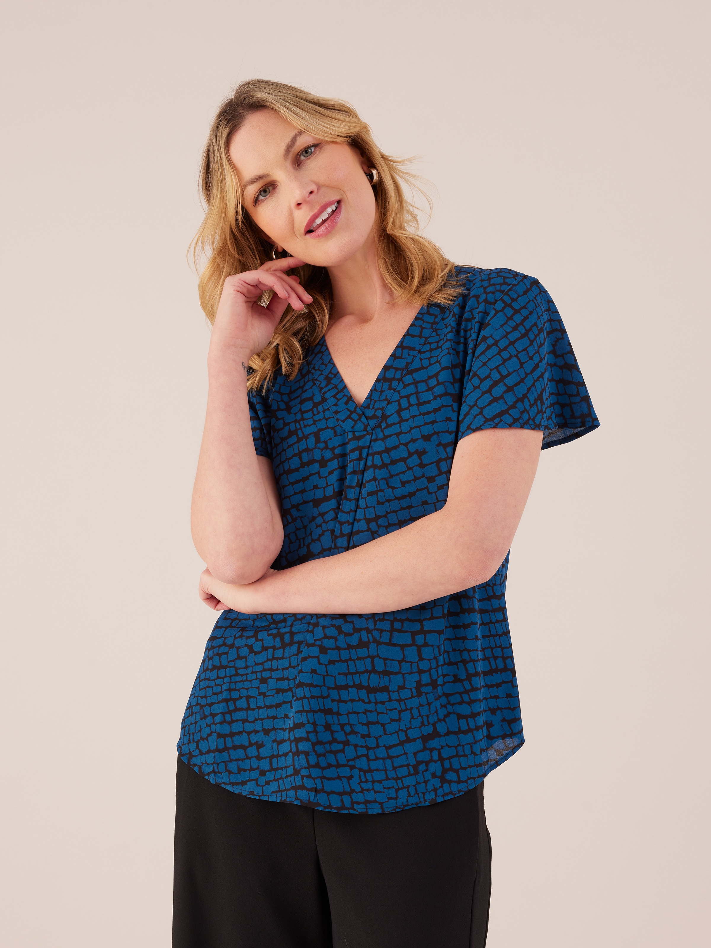 Ella Blouse                                                                                                                     